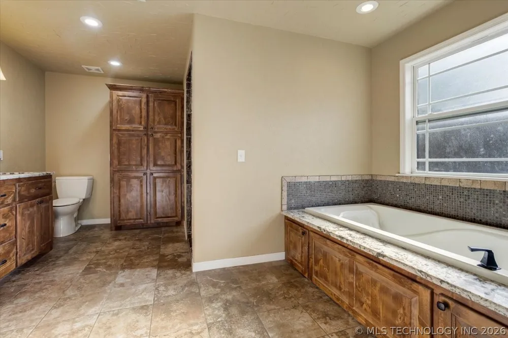 7939 W G Bar Road Atoka, OK 74525