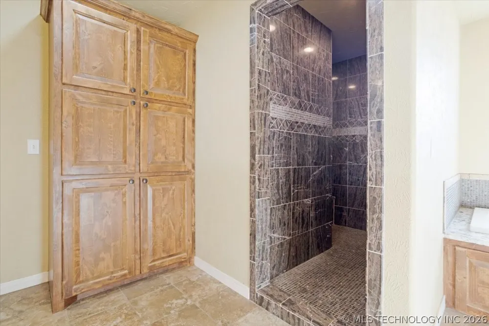 7939 W G Bar Road Atoka, OK 74525