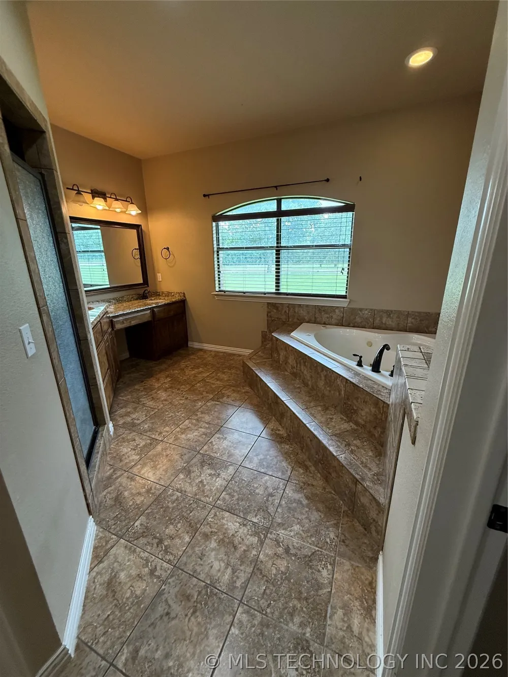 22 Covington Lone Grove, OK 73401