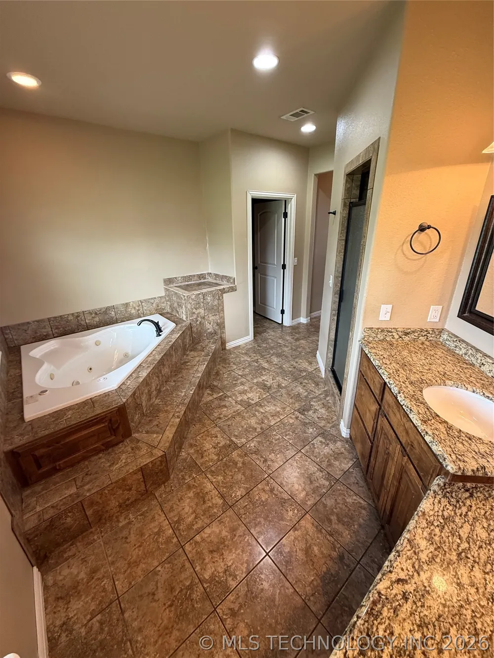 22 Covington Lone Grove, OK 73401