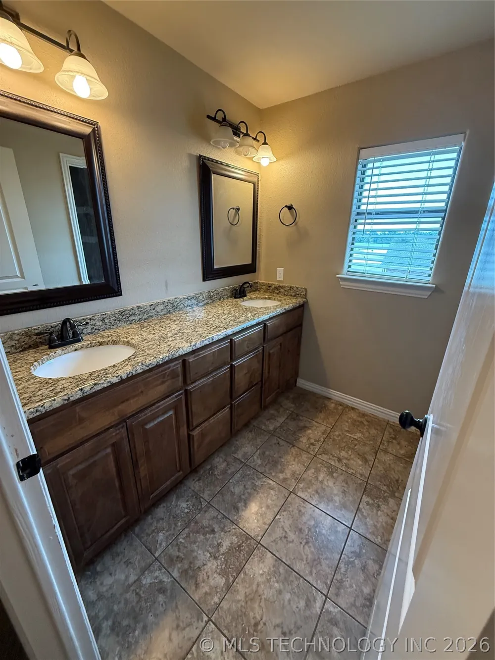22 Covington Lone Grove, OK 73401