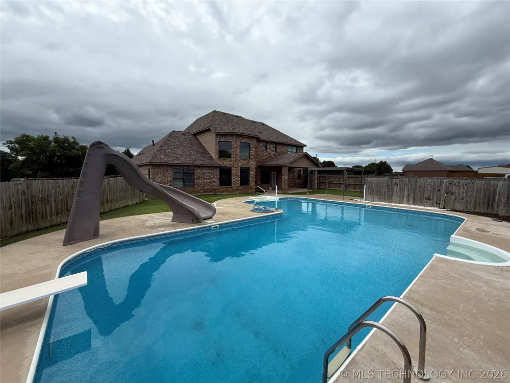 22 Covington Lone Grove, OK 73401