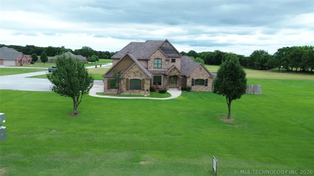 22 Covington Lone Grove, OK 73401