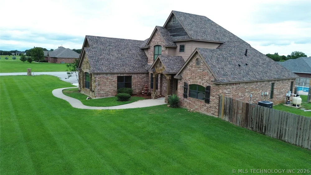 22 Covington Lone Grove, OK 73401