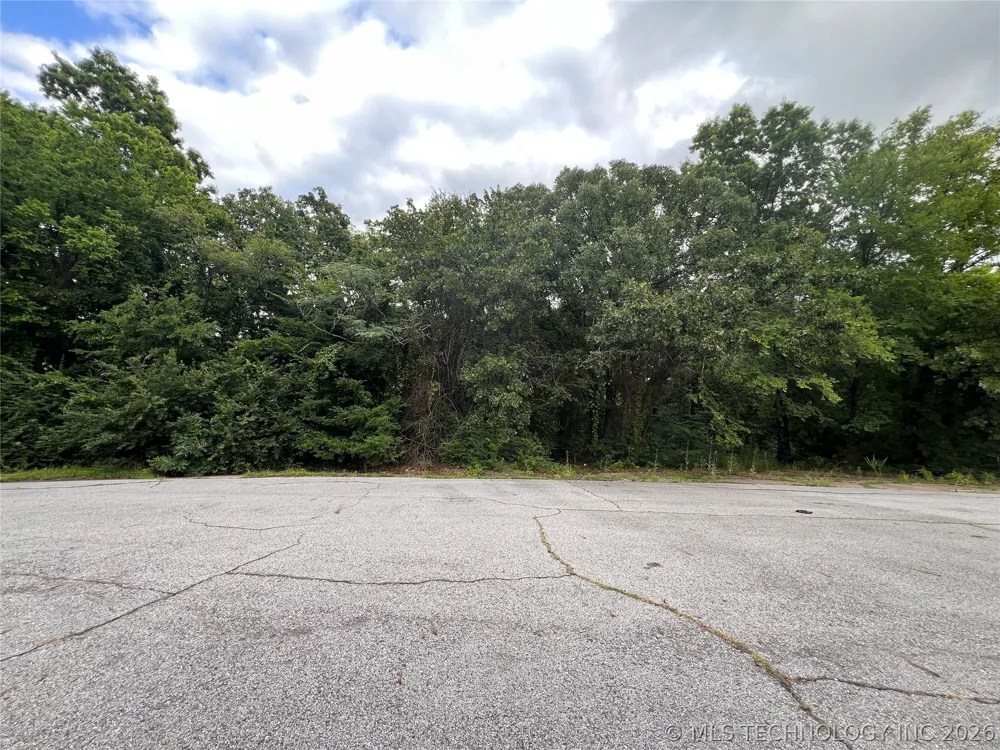 2407 Central Poteau, OK 74953