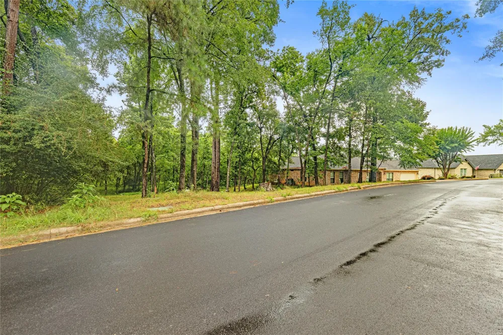 814 Overbrook Drive Huntsville, TX 77340