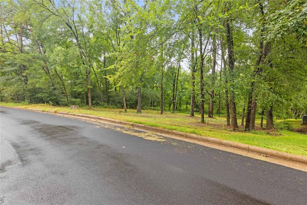 814 Overbrook Drive Huntsville, TX 77340