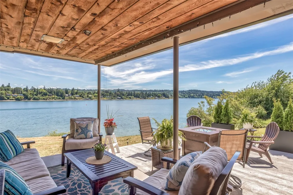 8829 SW Quartermaster Drive Vashon, WA 98070