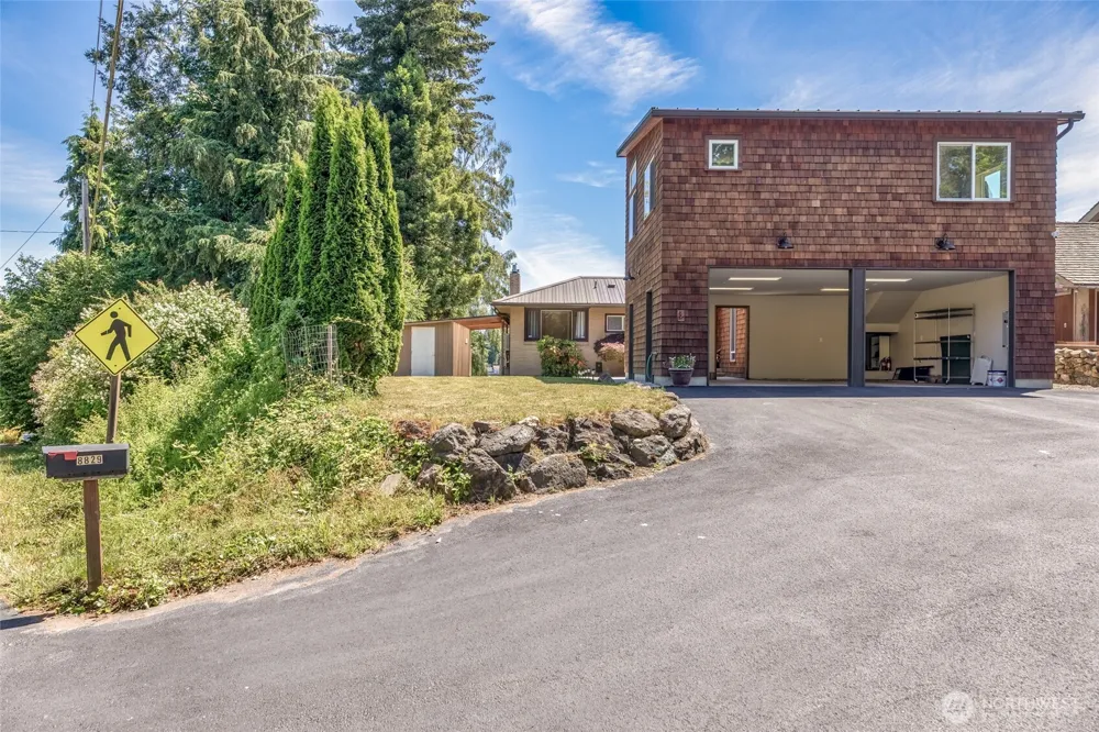8829 SW Quartermaster Drive Vashon, WA 98070