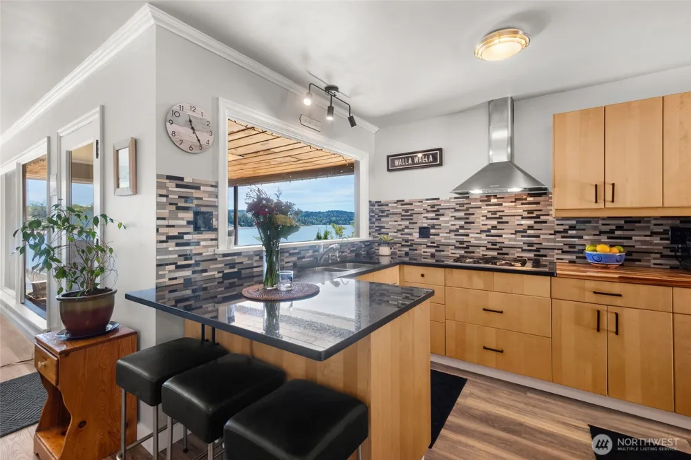 8829 SW Quartermaster Drive Vashon, WA 98070