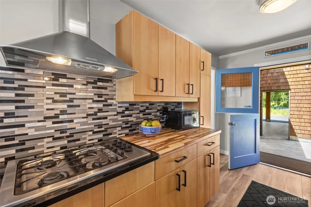 8829 SW Quartermaster Drive Vashon, WA 98070