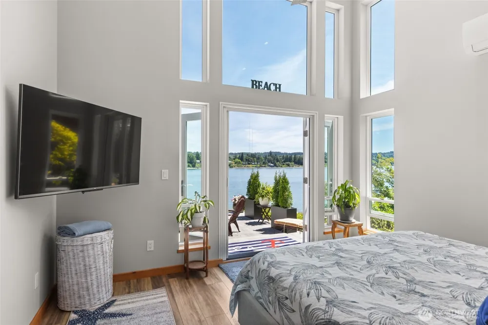 8829 SW Quartermaster Drive Vashon, WA 98070