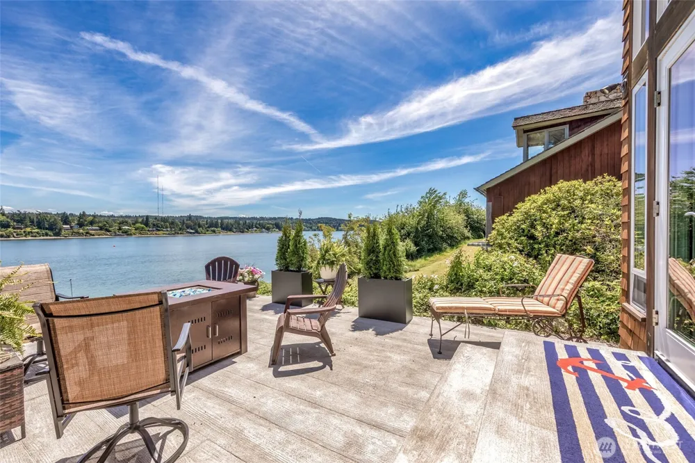 8829 SW Quartermaster Drive Vashon, WA 98070