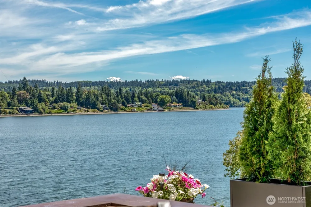 8829 SW Quartermaster Drive Vashon, WA 98070