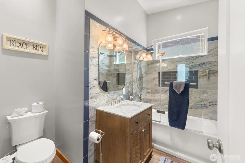 8829 SW Quartermaster Drive Vashon, WA 98070