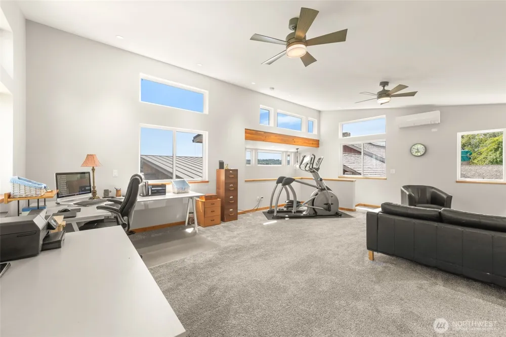 8829 SW Quartermaster Drive Vashon, WA 98070