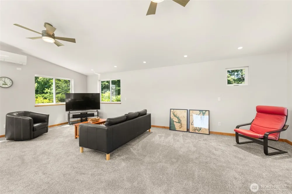 8829 SW Quartermaster Drive Vashon, WA 98070