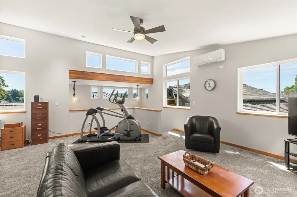 8829 SW Quartermaster Drive Vashon, WA 98070