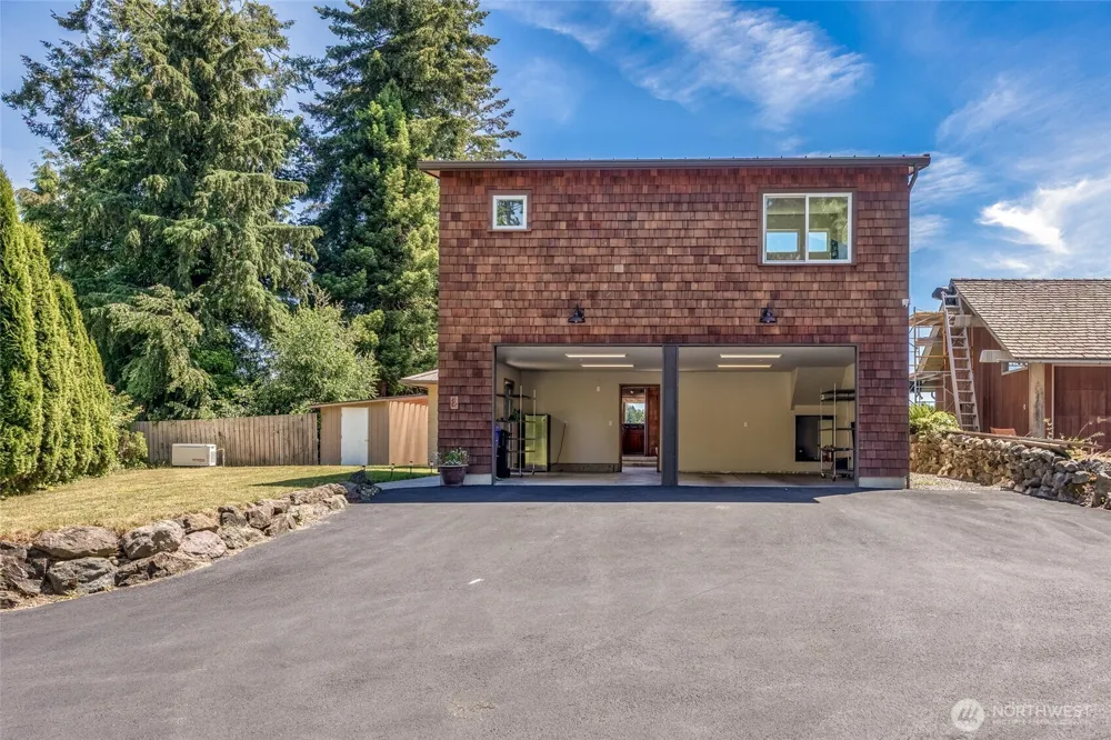 8829 SW Quartermaster Drive Vashon, WA 98070