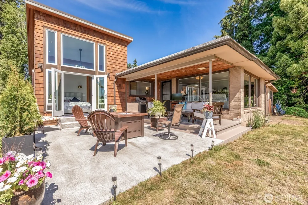 8829 SW Quartermaster Drive Vashon, WA 98070