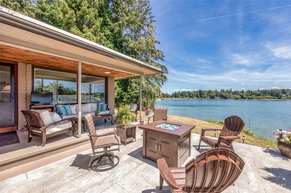 8829 SW Quartermaster Drive Vashon, WA 98070