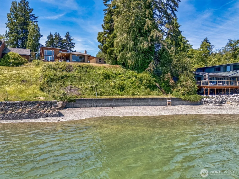 8829 SW Quartermaster Drive Vashon, WA 98070