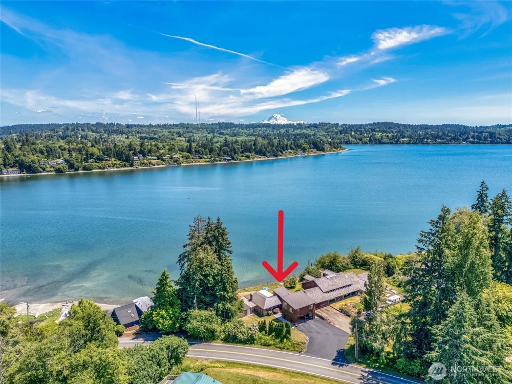 8829 SW Quartermaster Drive Vashon, WA 98070