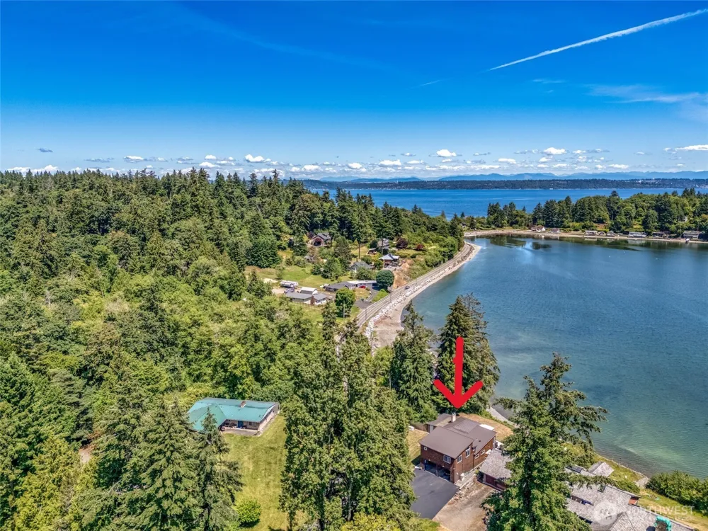 8829 SW Quartermaster Drive Vashon, WA 98070