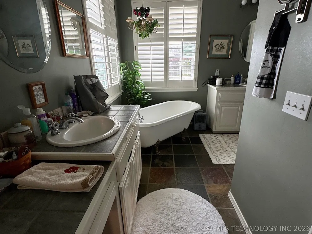 1025 E 13th Street Cushing, OK 74023