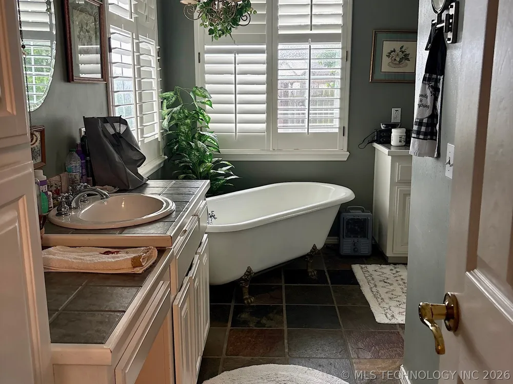1025 E 13th Street Cushing, OK 74023