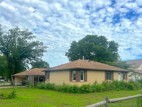 1008 W Shawnee Avenue