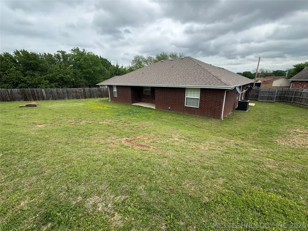 2509 Tanglewood Court Ardmore, OK 73401