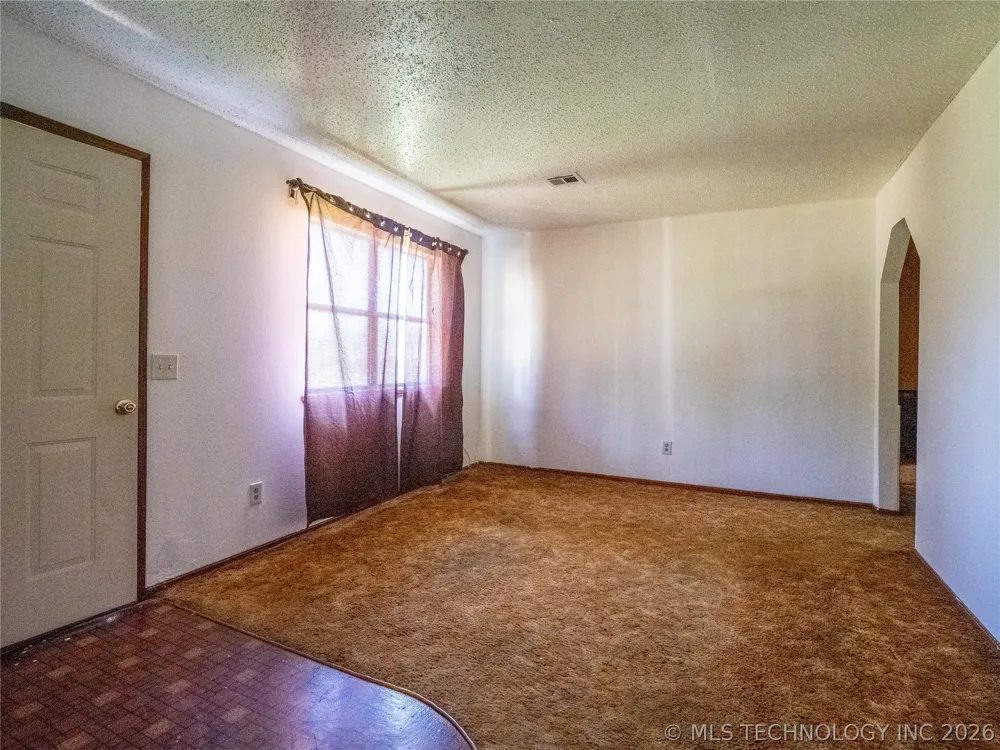 708 S 6th Street Hartshorne, OK 74547