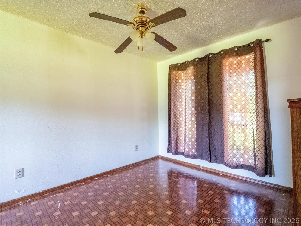 708 S 6th Street Hartshorne, OK 74547