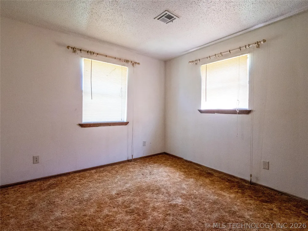 708 S 6th Street Hartshorne, OK 74547