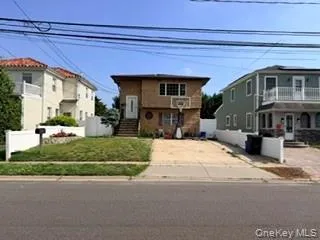 23 W Alhambra Avenue Lindenhurst, NY 11757