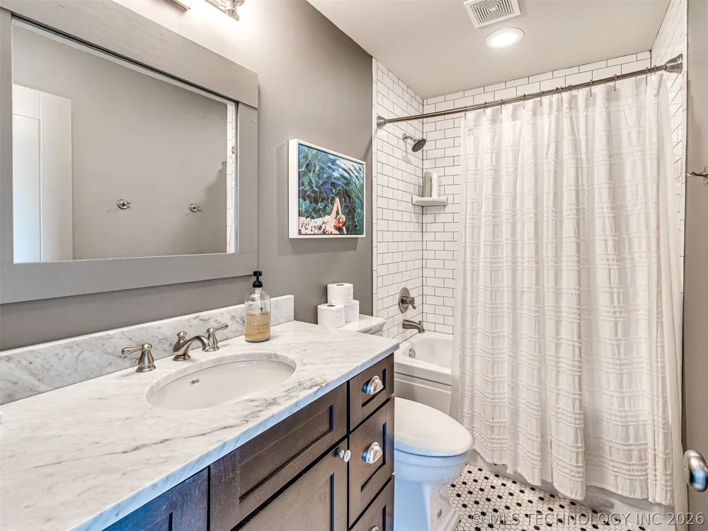 29 Boardwalk Street #D Carlton Landing, OK 74432