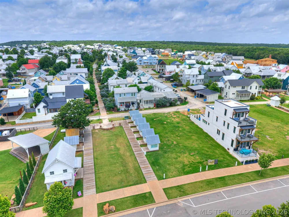 29 Boardwalk Street #D Carlton Landing, OK 74432