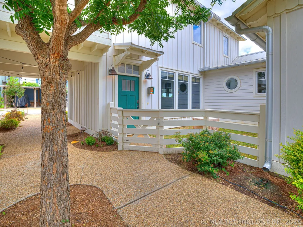 29 Boardwalk Street #D Carlton Landing, OK 74432