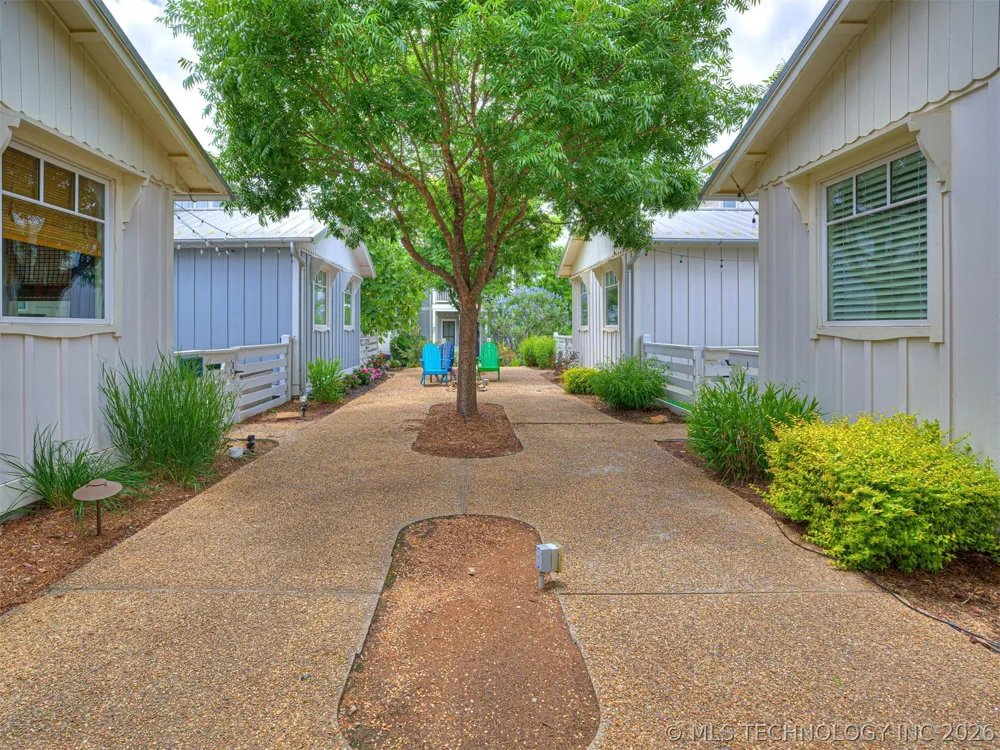 29 Boardwalk Street #D Carlton Landing, OK 74432