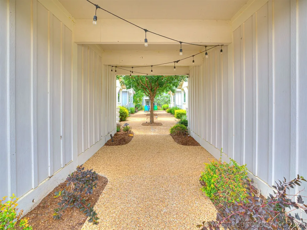 29 Boardwalk Street #D Carlton Landing, OK 74432