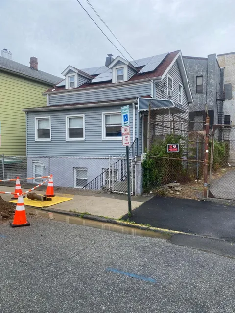 8 Morris Place