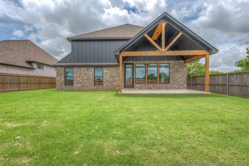 2402 E Northampton Street Broken Arrow, OK 74014