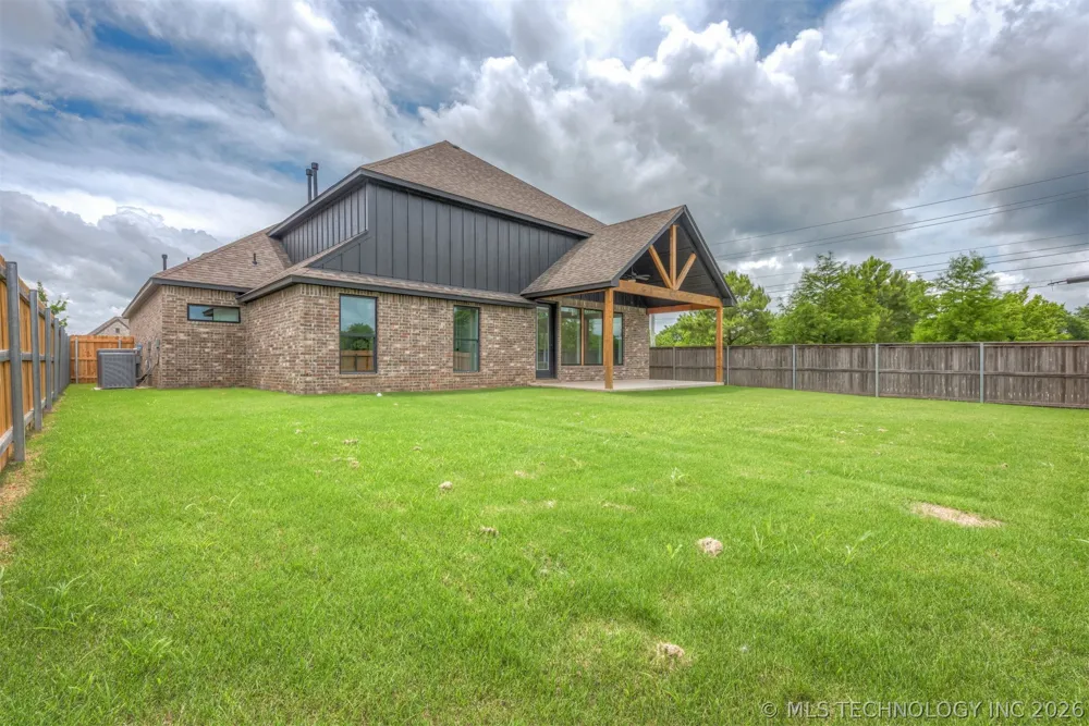 2402 E Northampton Street Broken Arrow, OK 74014