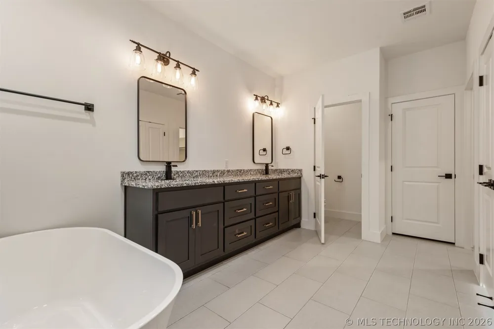2402 E Northampton Street Broken Arrow, OK 74014