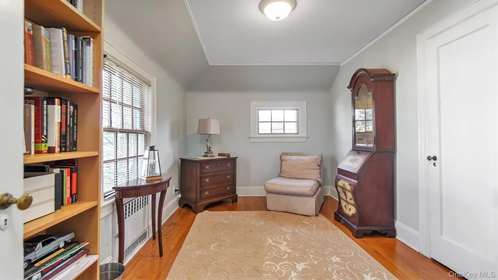 21 Bayview Avenue Great Neck, NY 11021