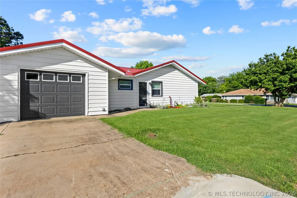 604 SW 3rd Street Checotah, OK 74426