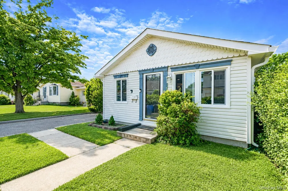 535 Outlook Avenue West Babylon, NY 11704