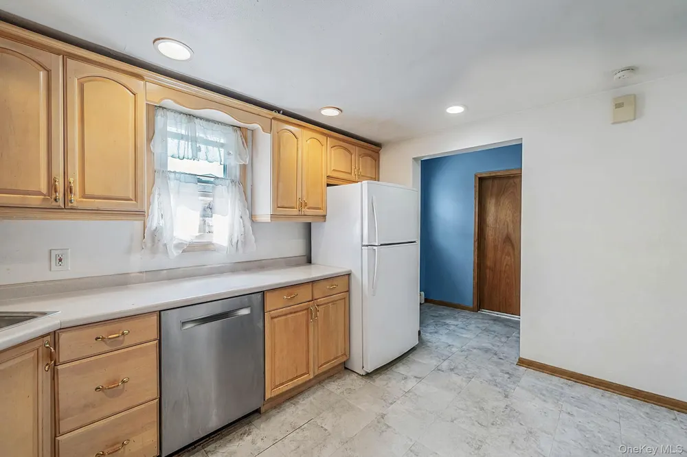 535 Outlook Avenue West Babylon, NY 11704