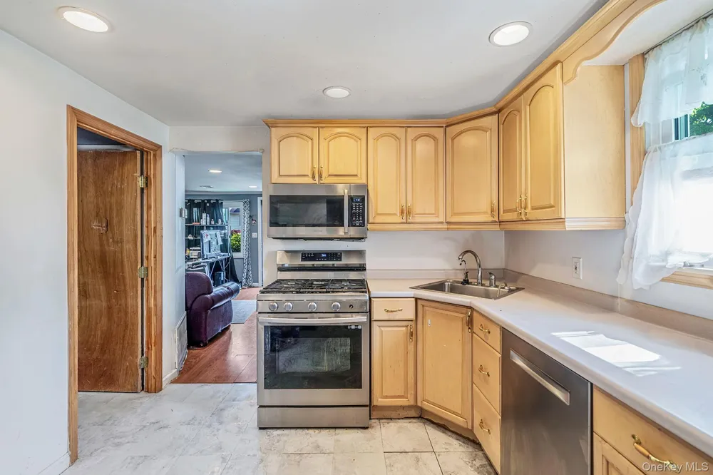 535 Outlook Avenue West Babylon, NY 11704